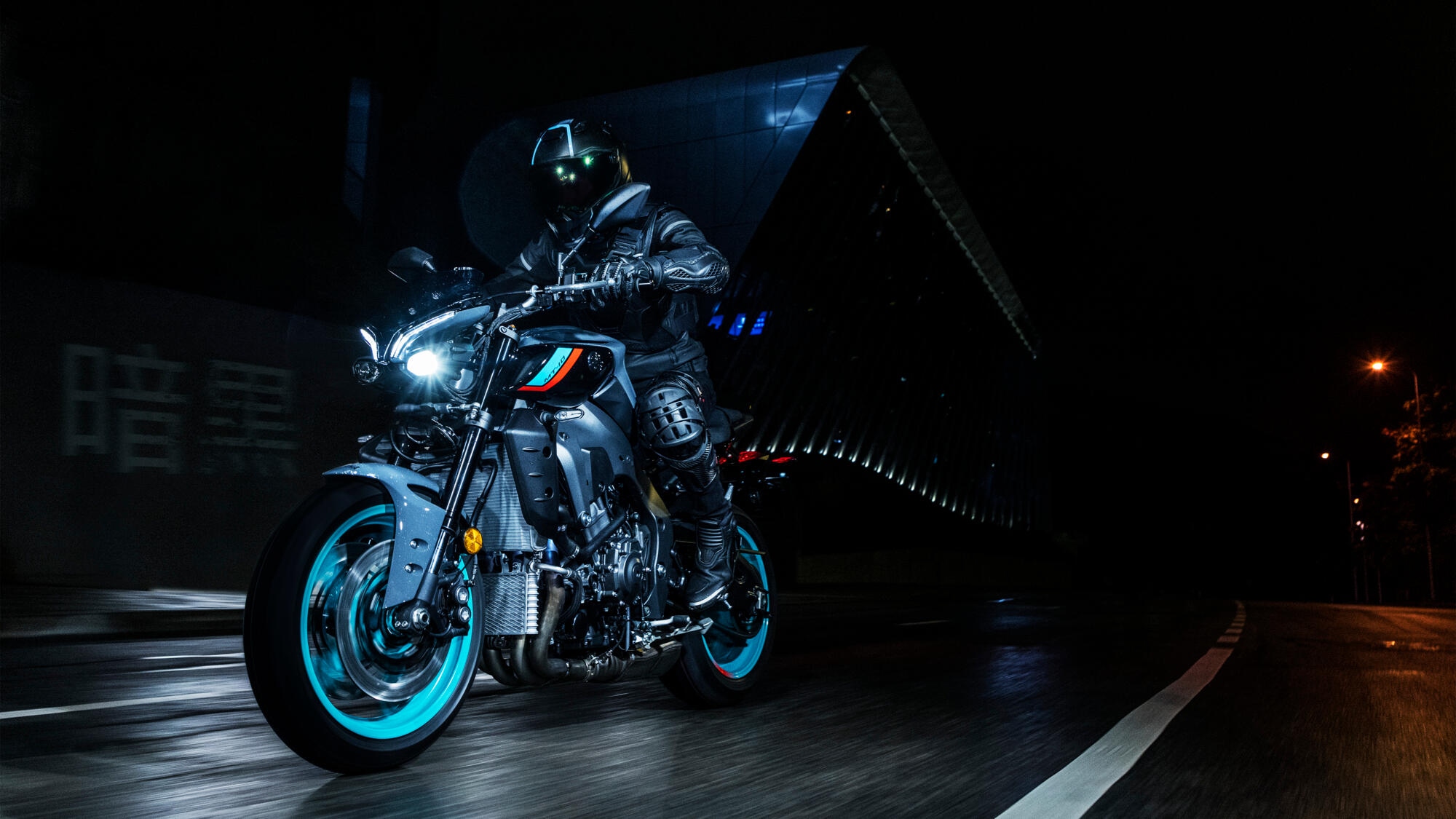 2022-yamaha-mt10-eu-cyan_storm-action-008-03