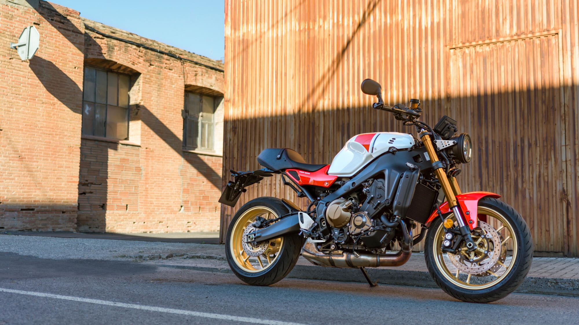 2025-yamaha-xs850-eu-legend_red-static-007-03_2